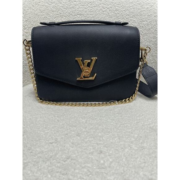 Louis Vuitton Handbags - Louis Vuitton Lockme Chain PM Bag in Black - Like New Condition